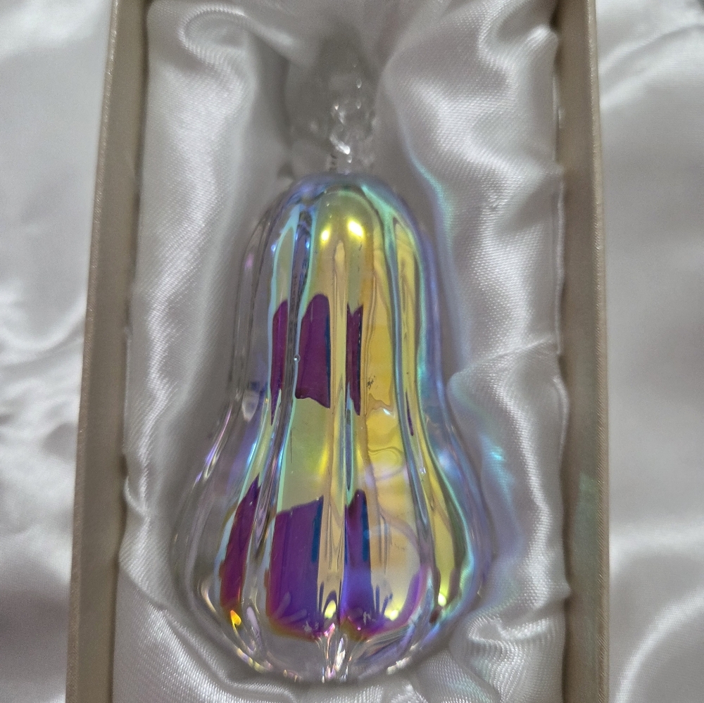 NEW IRIDESCENT CRYSTAL PAPERWEIGHT GOURD IN BOX